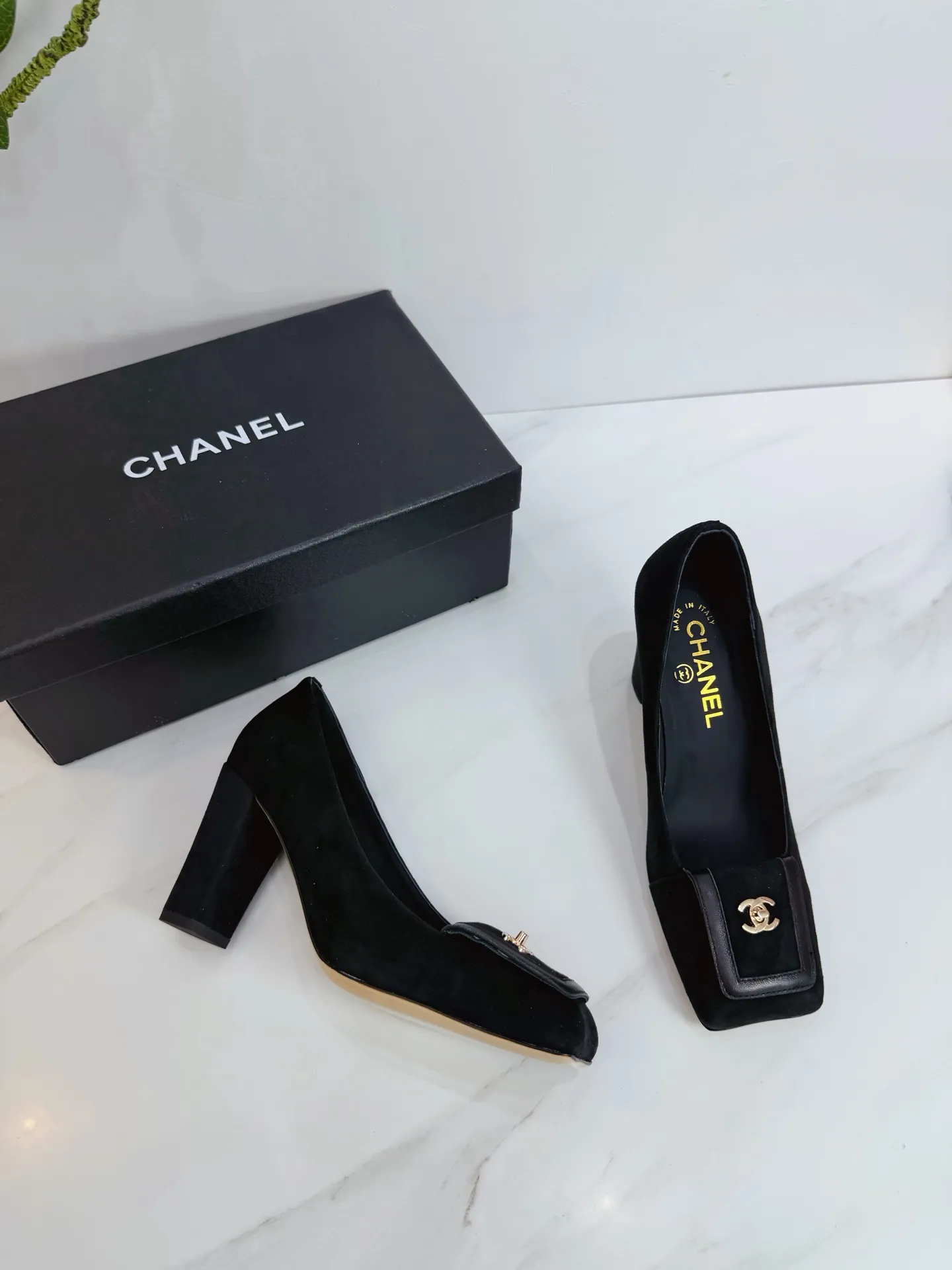 👟👟Ex-factory price 560👟👟 CHANEL 2026 Autumn Martin Boots Single Shoes Sandals Slippers Latest ❤ European Purchasing Agency & Fragrant Grandma’s New Fashion Latest Page 🔛 Small fragrant Martin boots that exude lasting charm ~ The original development supports any comparison in the market 🆚 The so-called smooth and natural lines can restore the original appearance. Many stars have recommended it One of the must-have items in spring. Super comfortable on the feet, really fragrant series... 💝💝💝 1⃣️Fabric: Imported Yangjing 2⃣️Inner: Imported sheepskin 3⃣️Outsole: Imported Italian original original color genuine leather outsole Heel height 8.0 4⃣️Code number: 35 to 39 (customized at 40.41)